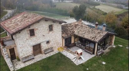 Farm 10 rooms of 600 m² in Civitella del Tronto (64010)