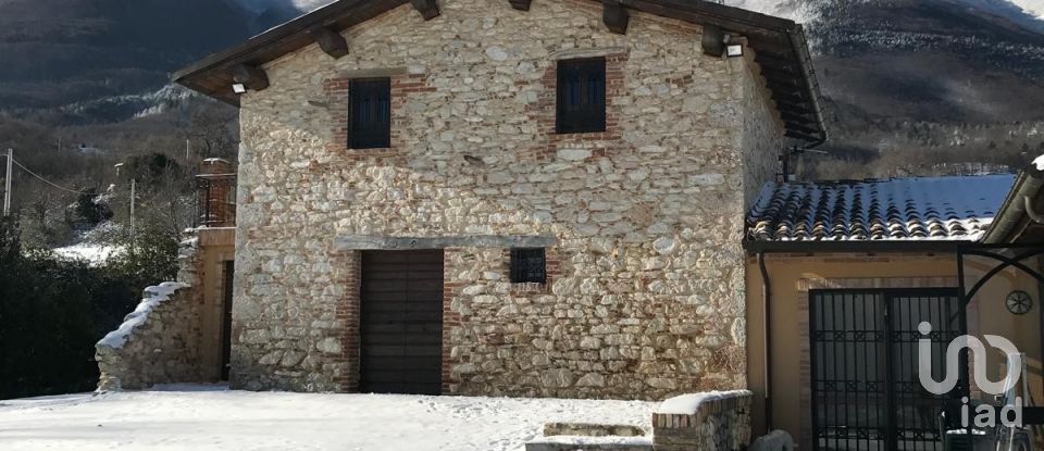 Farm 10 rooms of 600 m² in Civitella del Tronto (64010)