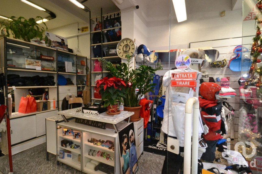 Negozio / locale commerciale di 190 m² in Rapallo (16035)