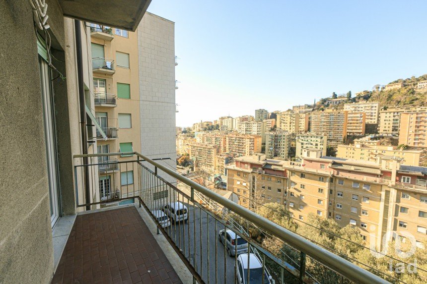 Three-room apartment of 80 m² in Genova (16134)