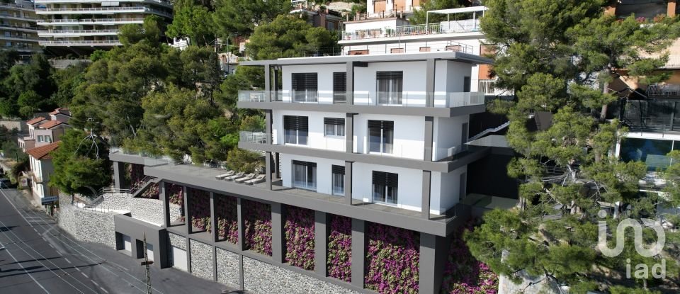 Attico / Mansarda / Loft 4 locali di 170 m² a Sanremo (18038)