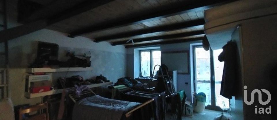 Village house 7 rooms of 222 m² in Cumiana (10040)