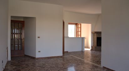 Casa indipendente 9 locali di 144 m² in Soleto (73010)