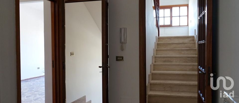 Casa indipendente 9 locali di 144 m² in Soleto (73010)