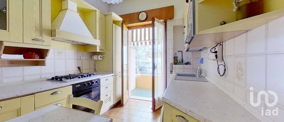 Three-room apartment of 95 m² in Genova (16156)