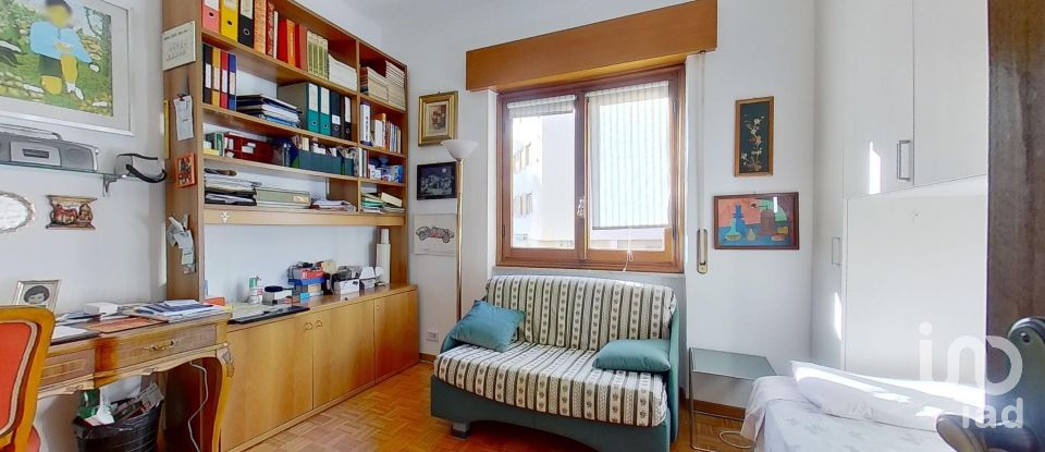 Three-room apartment of 95 m² in Genova (16156)