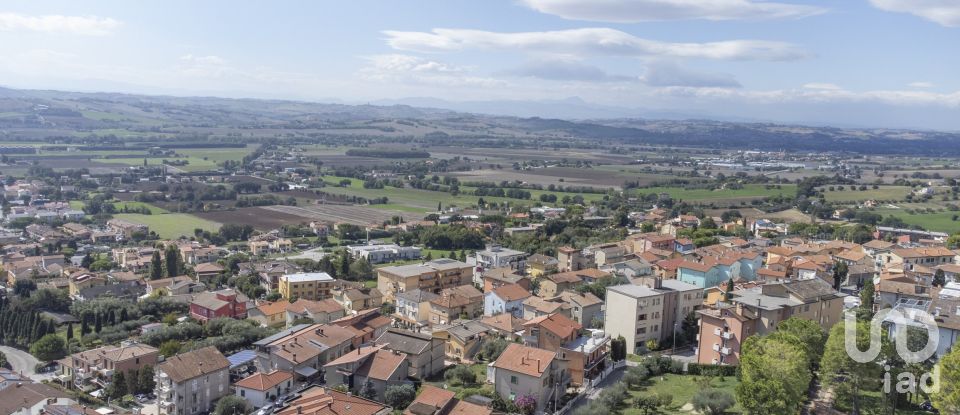 Land of 1,700 m² in Castelfidardo (60022)