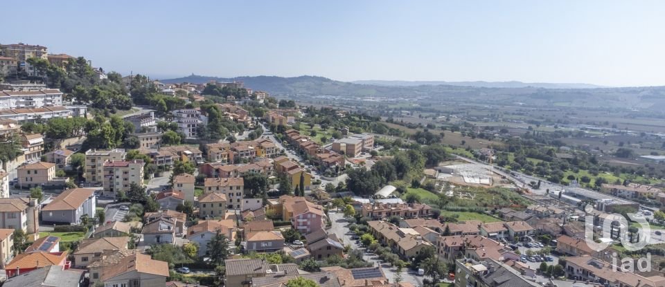 Land of 1,700 m² in Castelfidardo (60022)