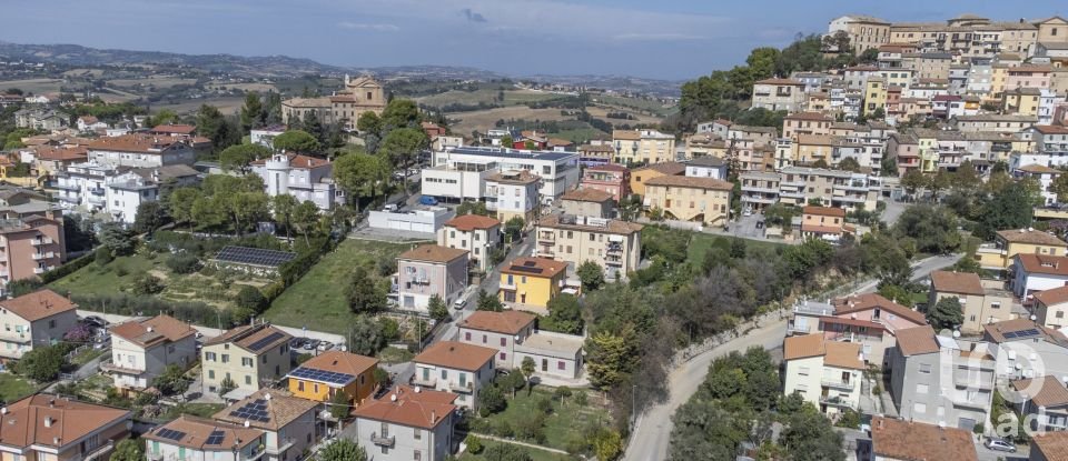 Land of 1,700 m² in Castelfidardo (60022)