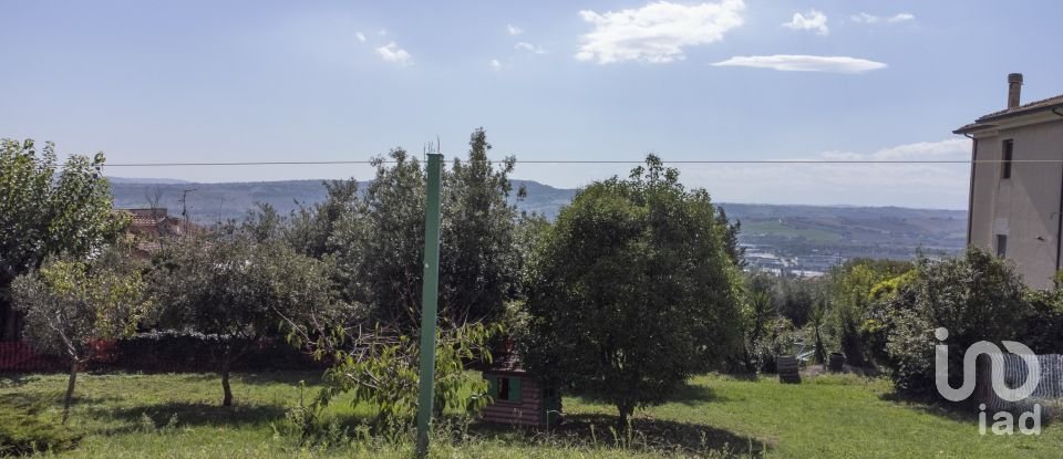 Land of 1,700 m² in Castelfidardo (60022)