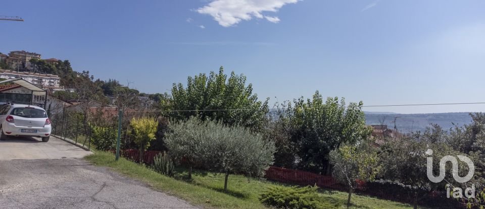 Land of 1,700 m² in Castelfidardo (60022)