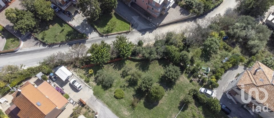 Land of 1,700 m² in Castelfidardo (60022)