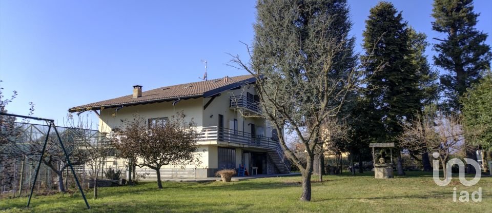 Town house 12 rooms of 2,092 m² in Druento (10040)