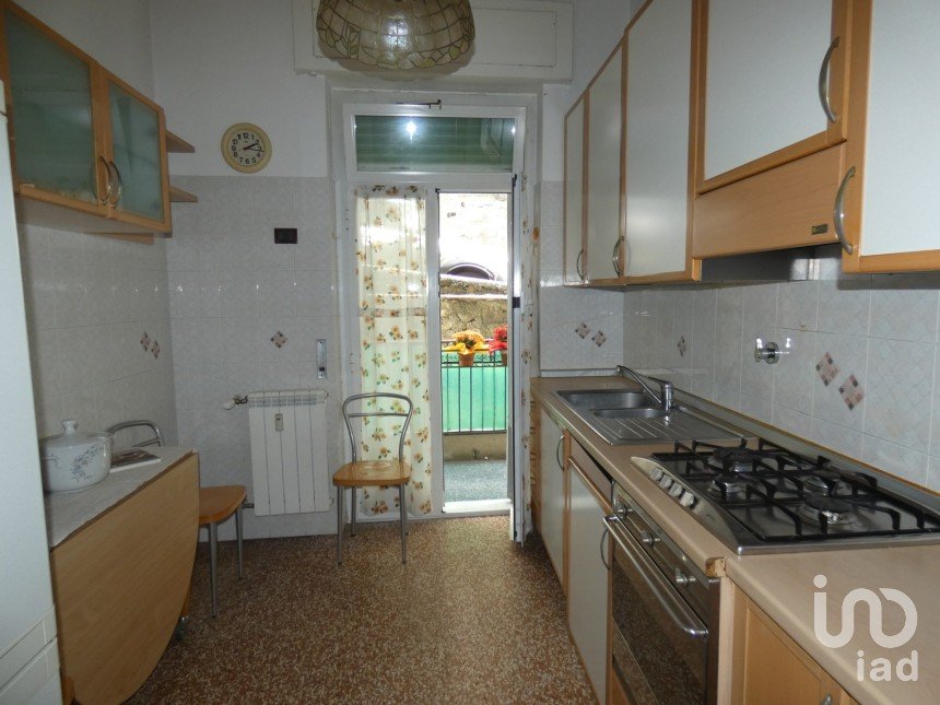 Apartment 5 rooms of 80 m² in Genova (16134)