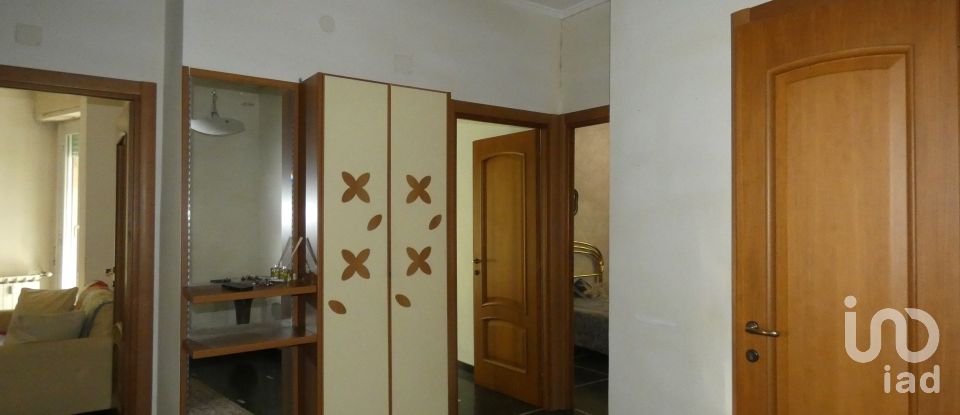 Apartment 5 rooms of 80 m² in Genova (16134)