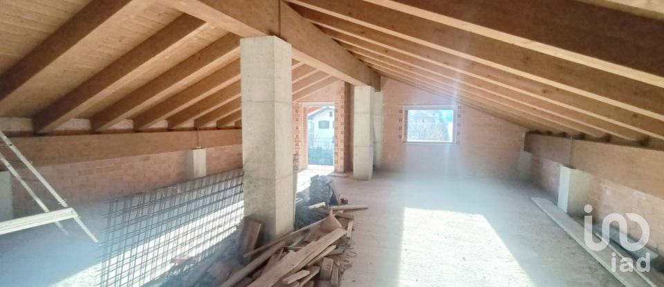 Casa indipendente 5 locali di 200 m² in Mezzenile (10070)