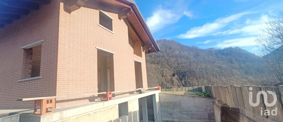 Casa indipendente 5 locali di 200 m² in Mezzenile (10070)