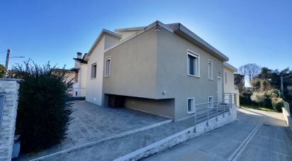 Villa 9 locali di 310 m² in Castiglione delle Stiviere (46043)