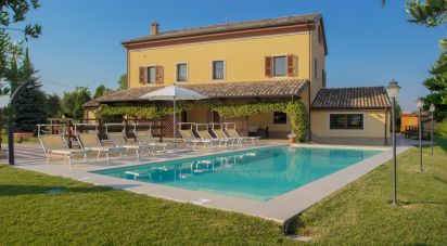 Casa indipendente / Villa 15 locali di 405 m² in Senigallia (60010)