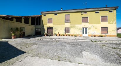 Rustico 13 locali di 500 m² in Castel Goffredo (46042)