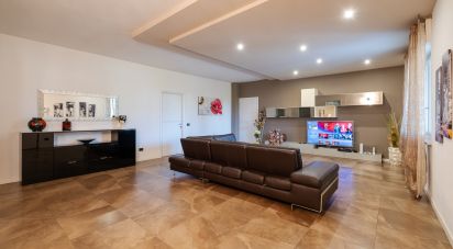 Casa indipendente / Villa 19 locali di 614 m² in Castel Goffredo (46042)