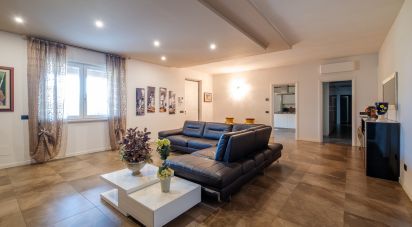 Casa indipendente / Villa 19 locali di 614 m² in Castel Goffredo (46042)