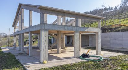 Casa indipendente / Villa 6 locali di 250 m² in Cupramontana (60034)