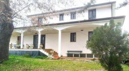 House 4 rooms of 300 m² in Roccascalegna (66040)