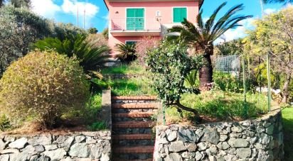 Townhouse 5 rooms of 150 m² in Cogoleto (16016)