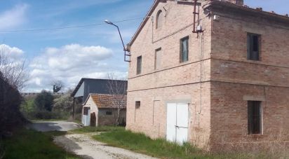 House 14 rooms of 942 m² in Jesi (60035)