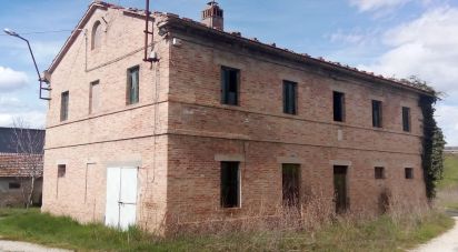 House 14 rooms of 942 m² in Jesi (60035)