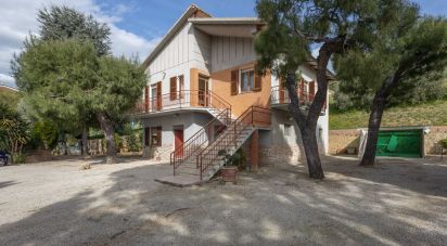 Casa indipendente / Villa 9 locali di 245 m² in Montecosaro (62010)
