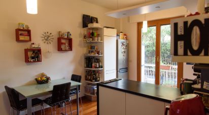 Appartamento 5 locali di 74 m² a Genova (16154)