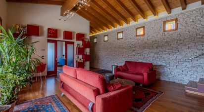 Casa indipendente / Villa 7 locali di 280 m² in Castel Goffredo (46042)