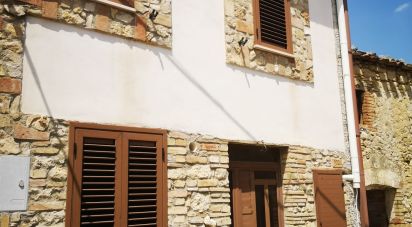 Appartamento 6 locali di 86 m² a Farindola (65010)