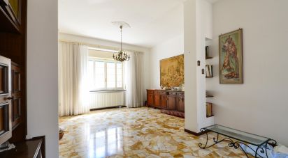 Apartment 8 rooms of 178 m² in Savona (17100)