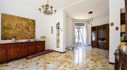 Apartment 8 rooms of 178 m² in Savona (17100)