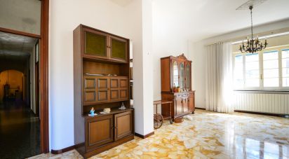 Apartment 8 rooms of 178 m² in Savona (17100)