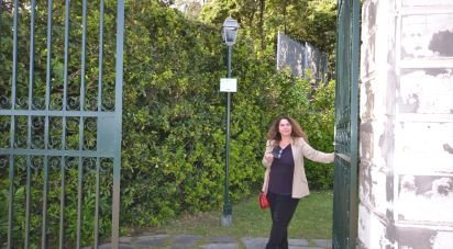 Hotel 3 rooms of 70 m² in Genova (16167)