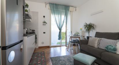 Four-room apartment of 60 m² in Genova (16149)