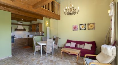 Casale 4 locali di 130 m² in Ancona (60129)