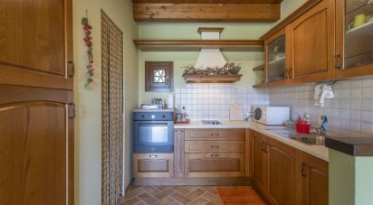 Casale 4 locali di 130 m² in Ancona (60129)