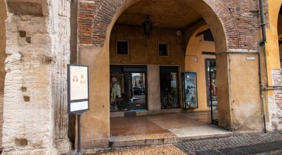 Negozio / locale commerciale di 60 m² in Verona (37121)