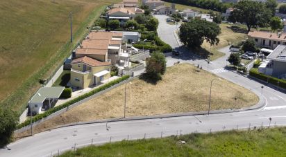 Terreno di 981 m² in Osimo (60027)