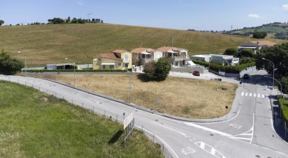 Terreno di 981 m² in Osimo (60027)