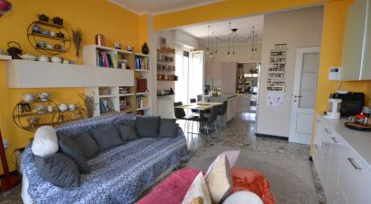 Apartment 7 rooms of 132 m² in Genova (16156)