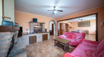 House 10 rooms of 290 m² in Jolanda di Savoia (44037)