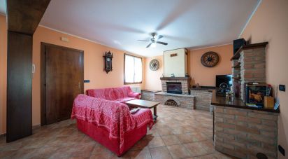 House 10 rooms of 290 m² in Jolanda di Savoia (44037)