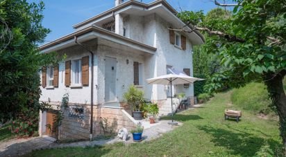 Casale 8 locali di 230 m² in Peschiera del Garda (37019)
