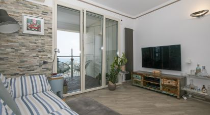 Apartment 6 rooms of 90 m² in Genova (16121)